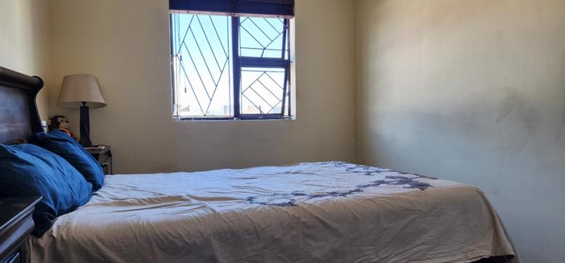 2 Bedroom Property for Sale in Goodwood Central Western Cape